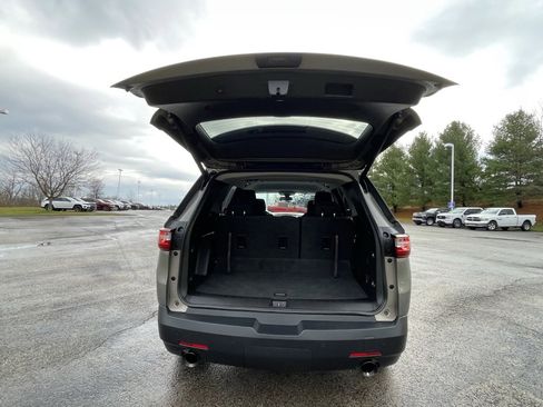 Used 2018 Chevrolet Traverse LT image 18