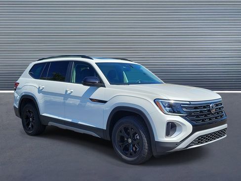 New 2026 Volkswagen Atlas Peak Edition AWD/4WD image 2