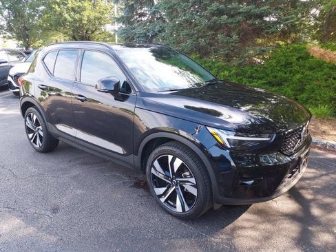 Used 2024 Volvo XC40 B5 Ultimate w/ Protection Package Premier AWD/4WD image 3