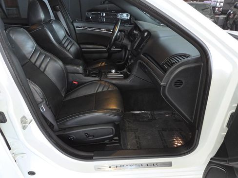Used 2023 Chrysler 300 C RWD image 27