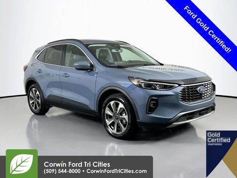 Used 2025 Ford Escape Platinum image 1