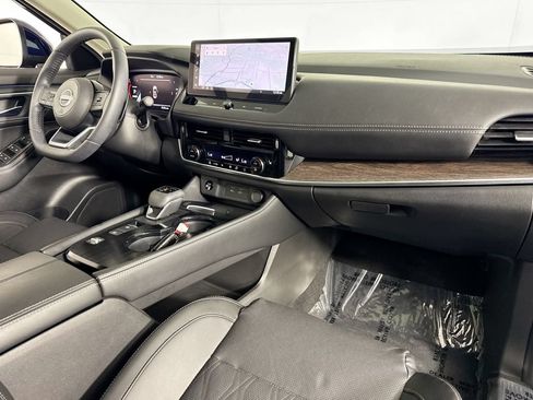 Used 2024 Nissan Rogue Platinum FWD image 37