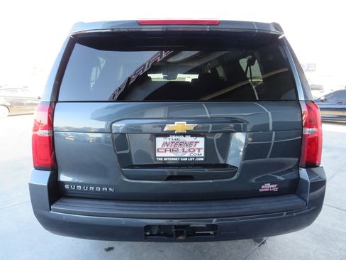 Used 2020 Chevrolet Suburban LT image 6