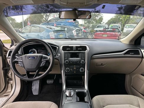 Used 2017 Ford Fusion SE image 17