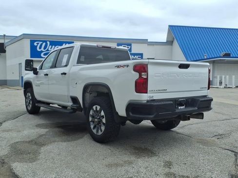 Used 2022 Chevrolet Silverado 2500 Custom w/ Custom Value Package AWD/4WD image 14