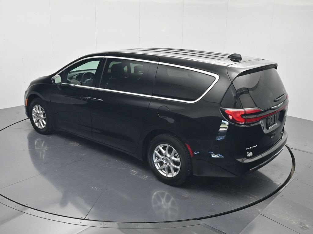 Used 2025 Chrysler Pacifica Select FWD image 34