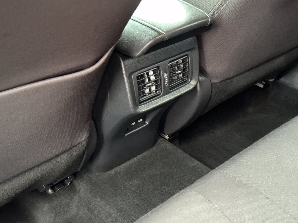 Used 2023 Toyota Venza LE AWD/4WD image 38