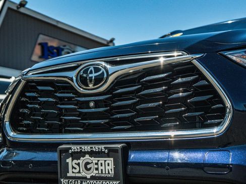 Used 2021 Toyota Highlander Platinum AWD/4WD image 11
