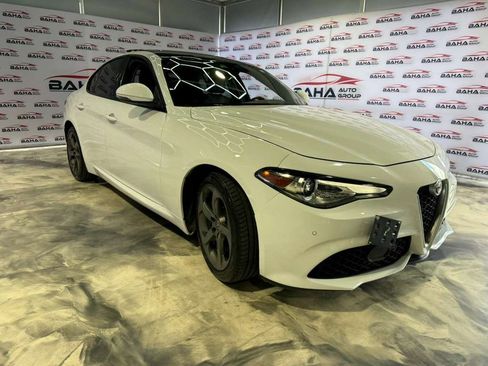 Used 2017 Alfa Romeo Giulia image 5