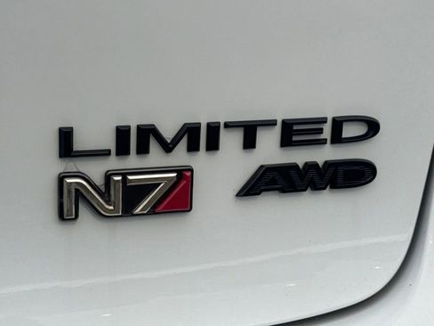 Used 2024 Chrysler Pacifica Limited w/ S Appearance Package image 25