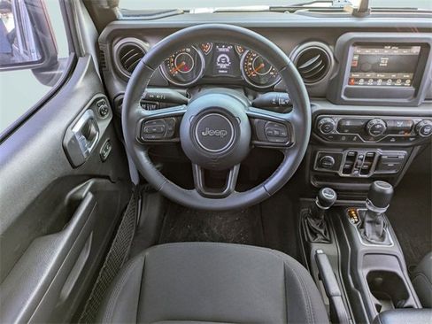 Used 2022 Jeep Gladiator Sport image 16