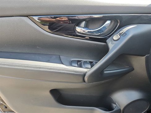 Used 2021 Nissan Rogue Sport SV image 13