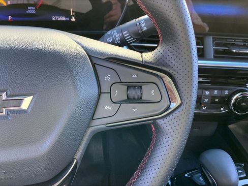 Used 2024 Chevrolet Trax RS w/ Sunroof Package image 17