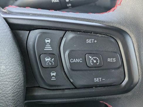 Used 2024 Jeep Gladiator Rubicon w/ Technology Group image 30