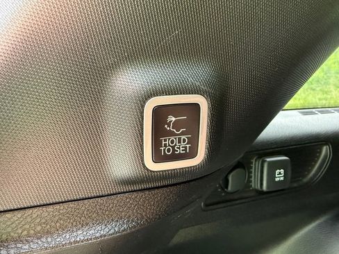 Used 2024 Jeep Grand Cherokee Altitude AWD/4WD image 16