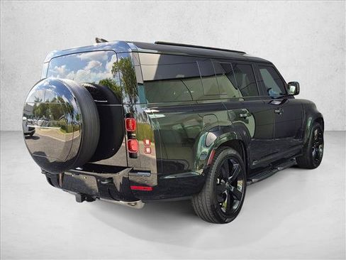 Used 2025 Land Rover Defender 130 X-Dynamic SE AWD/4WD image 5