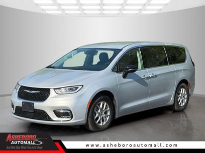Used 2024 Chrysler Pacifica Touring-L