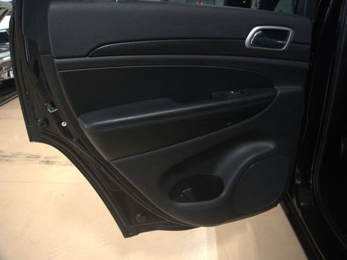 Used 2018 Jeep Grand Cherokee Altitude AWD/4WD image 37