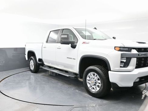 Used 2022 Chevrolet Silverado 2500 LT w/ Convenience Package image 3