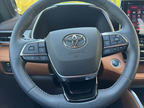 Used 2021 Toyota Highlander Platinum image 13