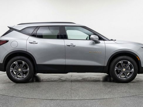 Used 2025 Chevrolet Blazer LT FWD image 11
