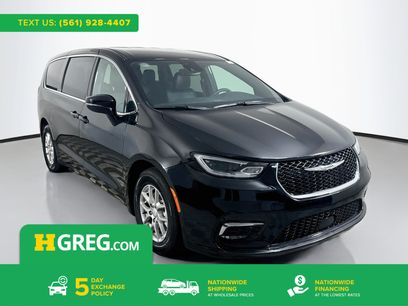 Used 2026 Chrysler Pacifica Select