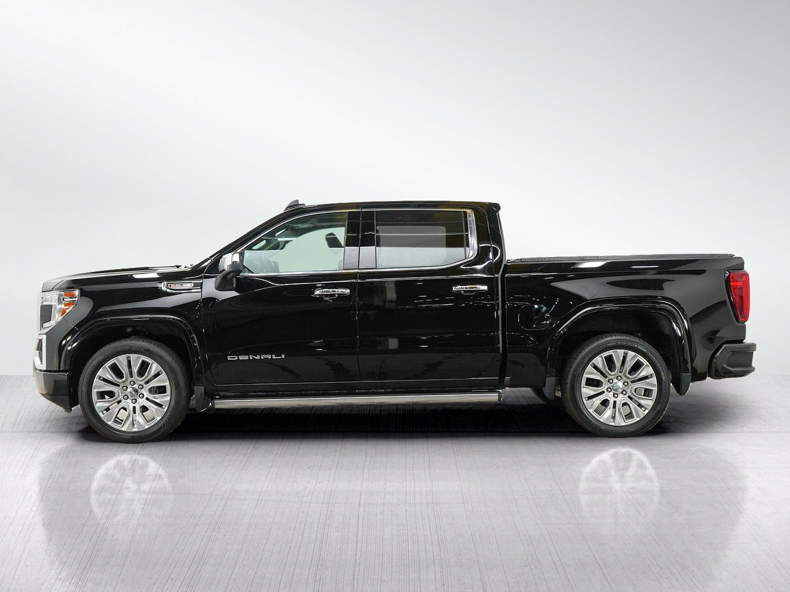 Used 2022 GMC Sierra 1500 Denali w/ Denali Reserve Package AWD/4WD image 2