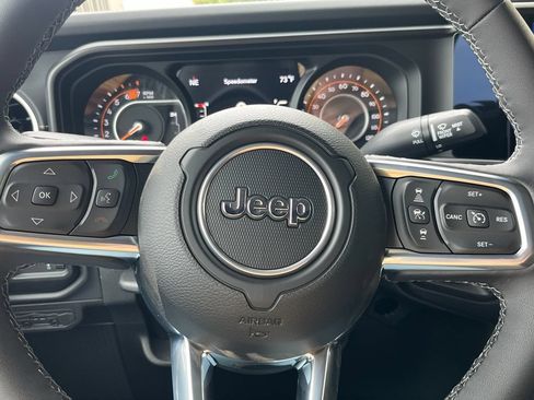 New 2025 Jeep Wrangler Unlimited Sahara AWD/4WD image 19