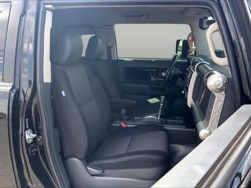 Used 2012 Toyota FJ Cruiser 2WD w/ Upgrade Pkg image 8