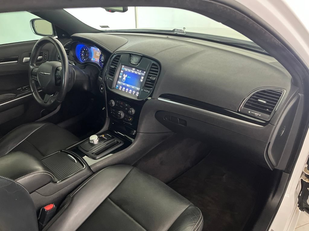 Used 2019 Chrysler 300 S w/ 300S Premium Group 2 RWD image 22