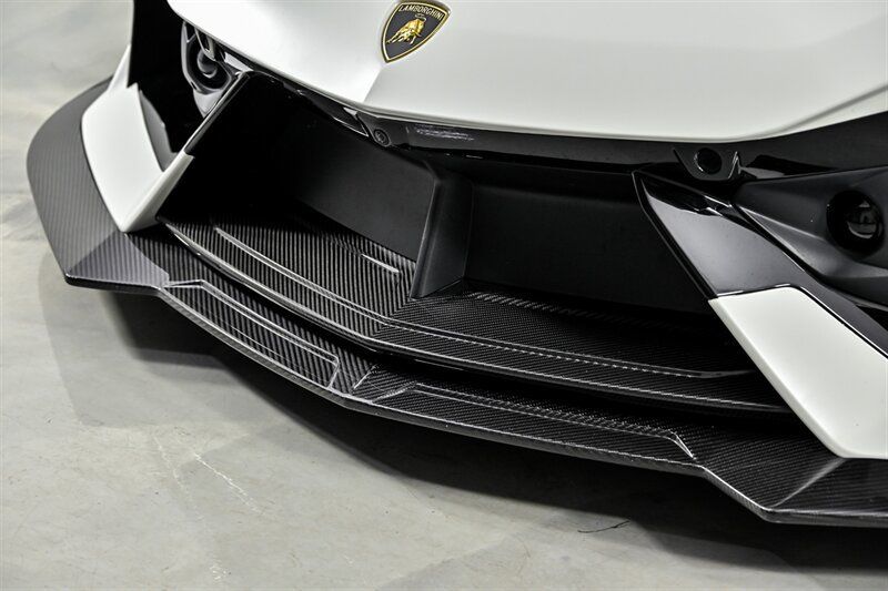 Used 2024 Lamborghini Revuelto AWD/4WD image 17