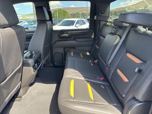 Used 2025 GMC Sierra 2500 AT4 AWD/4WD image 13