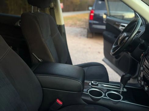 Used 2013 Nissan Pathfinder SV image 16