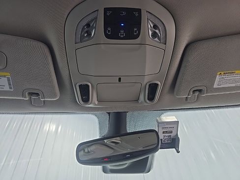 Used 2023 Chrysler Pacifica Limited image 30