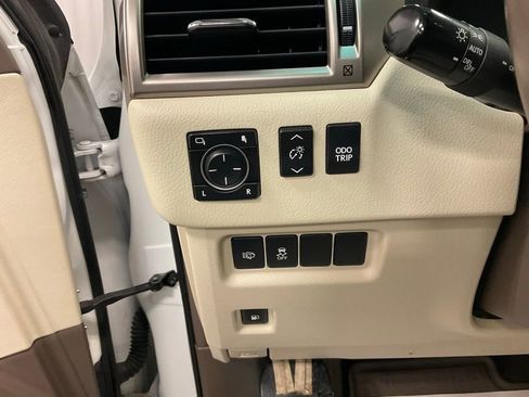 Used 2015 Lexus GX 460 w/ Premium Package image 20