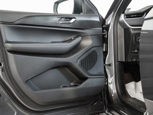 New 2025 Jeep Grand Cherokee Laredo X w/ Luxury Tech Group I image 36