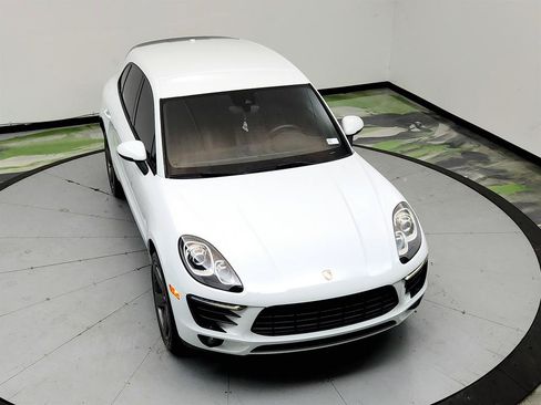 Used 2018 Porsche Macan AWD/4WD image 4