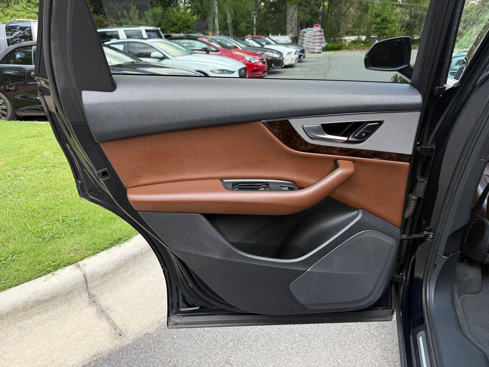 Used 2018 Audi Q7 2.0T Premium AWD/4WD image 28
