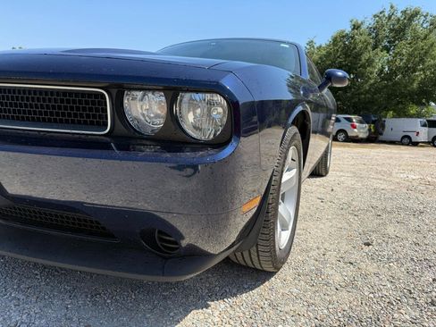 Used 2014 Dodge Challenger SXT RWD image 10