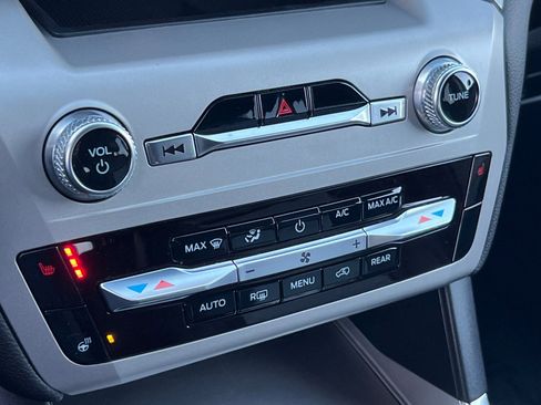 Used 2022 Ford Explorer XLT w/ Equipment Group 202A image 19