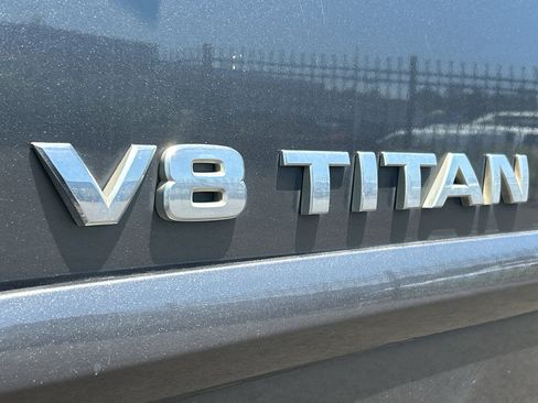 Used 2011 Nissan Titan SV AWD/4WD image 31
