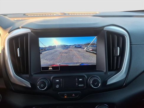 Used 2023 GMC Terrain SLT image 30