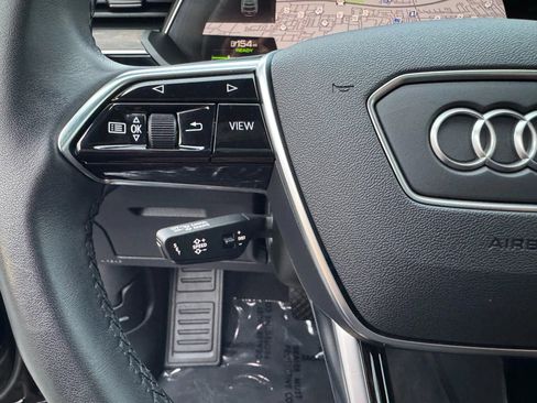 Used 2022 Audi e-tron Premium Plus image 31