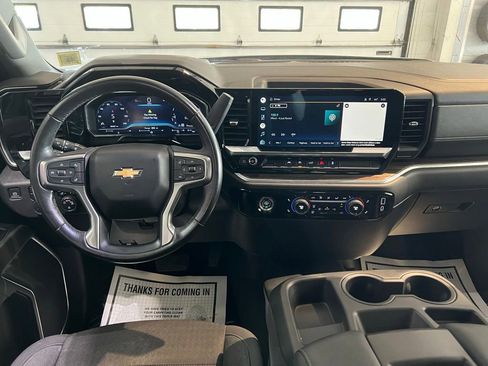 Used 2022 Chevrolet Silverado 1500 LT AWD/4WD image 18