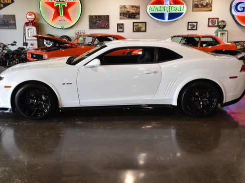 Used 2015 Chevrolet Camaro Z/28 RWD image 7