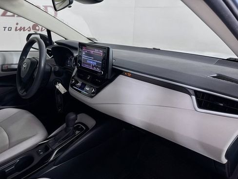 Used 2022 Toyota Corolla LE FWD image 30