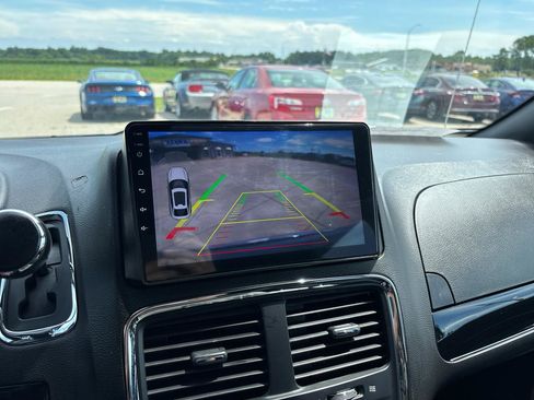 Used 2018 Dodge Grand Caravan SXT FWD image 17