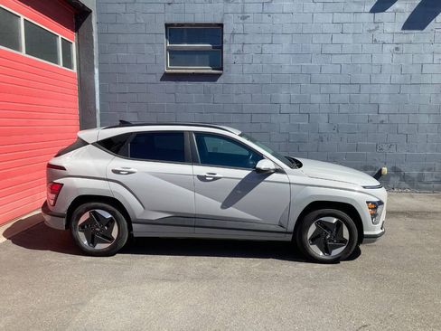 Used 2024 Hyundai Kona SEL FWD image 2