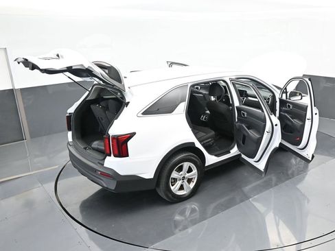 Used 2023 Kia Sorento LX image 60