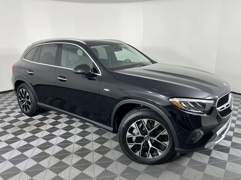 Used 2025 Mercedes-Benz GLC 350e 4MATIC image 2
